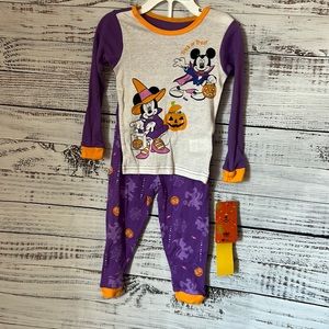 NWT Minnie and Mickey Halloween pajama size 2t